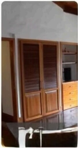 Habitación amplia con armario