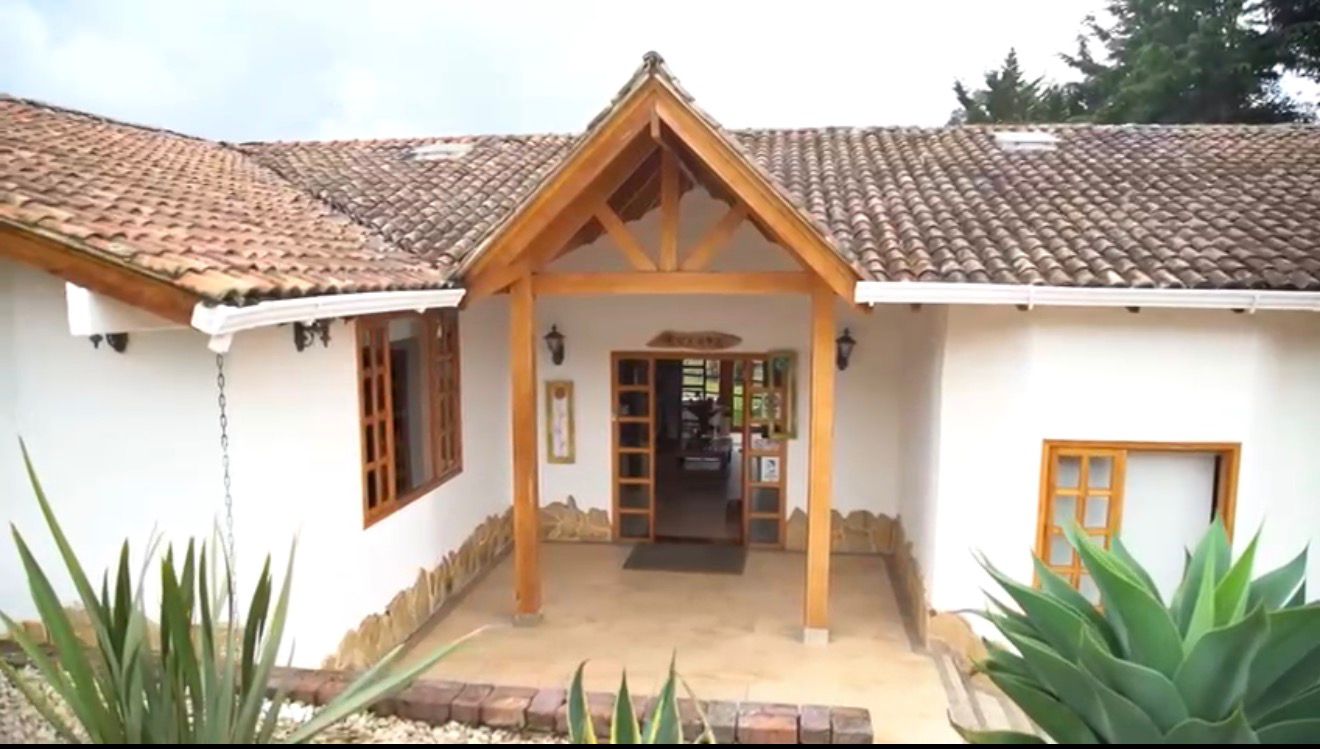 Casa Luxury — Fachada frontal